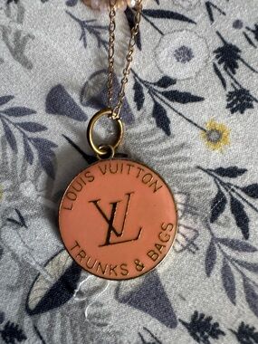 🌸💞🐷👙Pink LV Trunks & Bags  Pendant Necklace - Women Jewelry